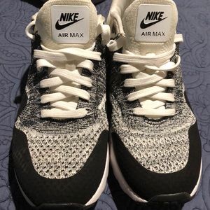 Women’s Nike Airmax sneakers
